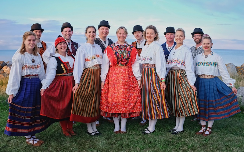 Kilplased Estonian folk dance group at Kihnu Mere pidu